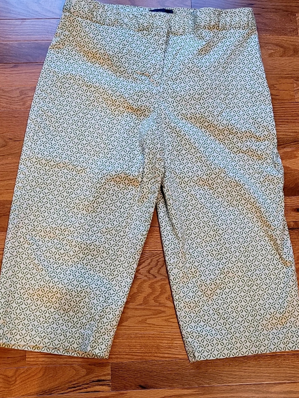 Cropped Capris Classic Fit. Size 16.  NWOT
